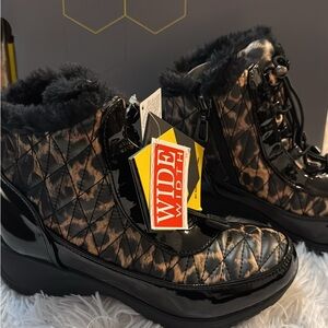 Women's Black and Brown Quilted Boots size 5 Wide